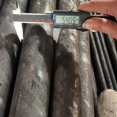 Dobra cena. S235JRH/P235TR2 Bezszwowe rury ze stali węglowej walcowane na gorąco do zastosowań architektonicznych w Internecie