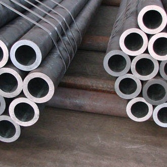 Dobra cena. SAE1020 SAE1045 DIN 17175 Okrągła walcowana na gorąco stalowa rura dla substancji chemicznych 21,3 mm - 609,6 mm w Internecie